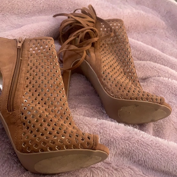 Heels - Picture 4 of 5